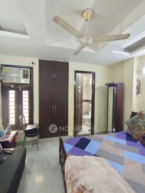 3 BHK Flat In Standalone Building   For Sale  In Shadipur 