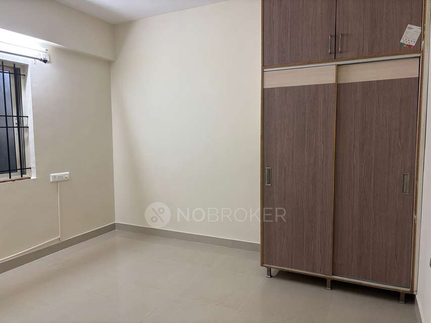 Single Room for Male In 2 BHK  In Prabavathi Parkview In Hsr Layout