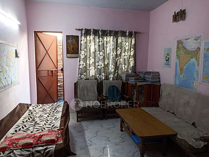 1 BHK Flat In Standalone Building   for Rent  In Shadipur
