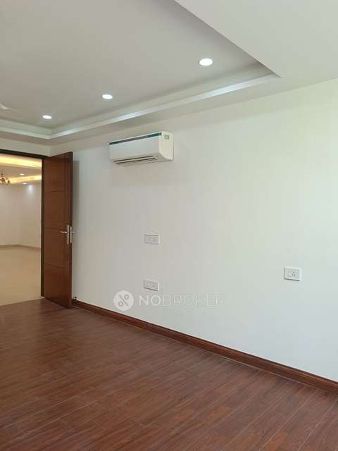 3 BHK Flat In Peach Tree Complex For Sale  In Sector 43