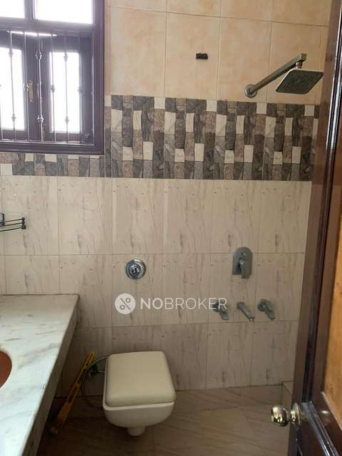 2 BHK Flat For Sale  In Janakpuri