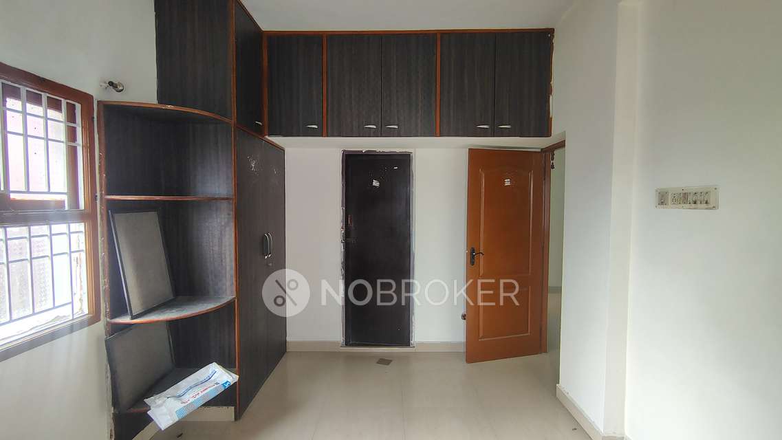 2 BHK Flat In Sri Hari Flats For Sale  In Puzhuthivakam
