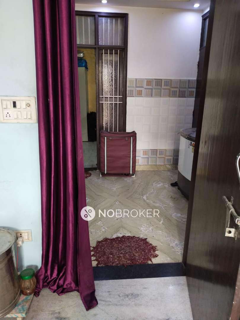 Standalone building Krishna Nagar Rent WITHOUT BROKERAGE Semi