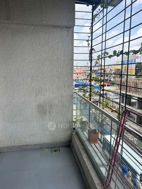 1 BHK Flat In Opulent Central Park for Rent  In Manjri Bk