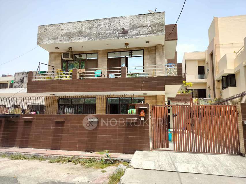 4+ BHK House For Sale  In Sector 48