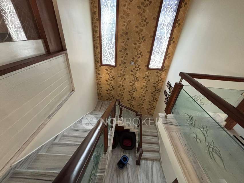 4+ BHK Flat In Ssrinivasam Apartments For Sale  In Bowenpally