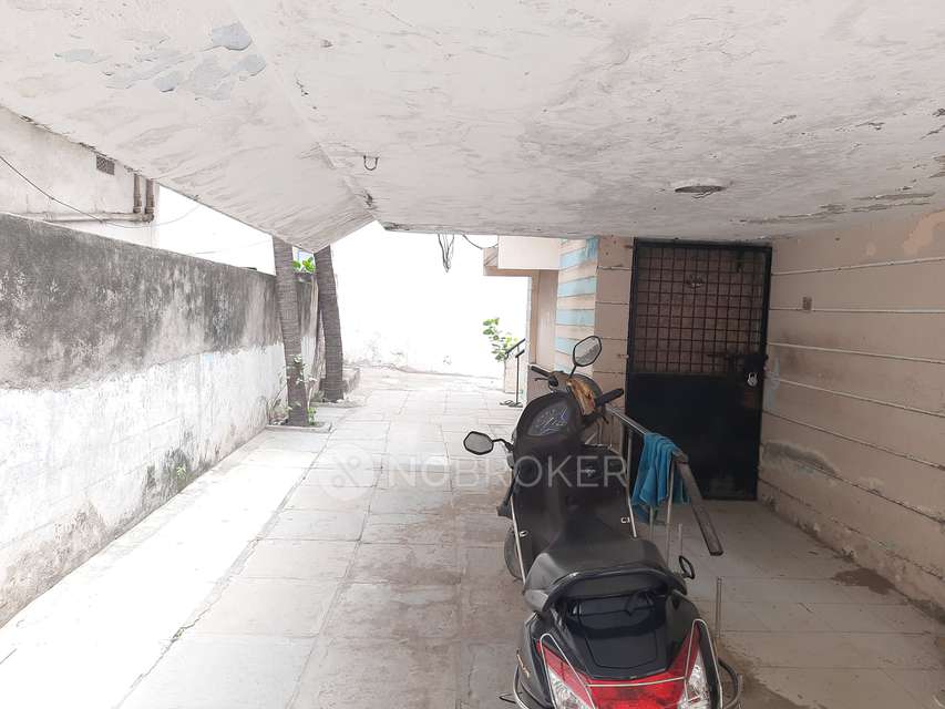 4+ BHK House For Sale  In Nallakunta