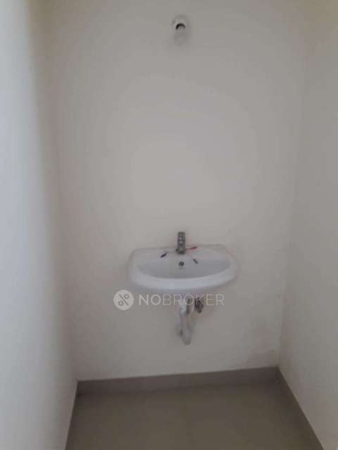 2 BHK Flat In Color Gates For Sale  In  Perumbakkam