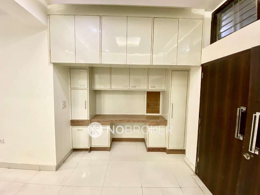 2 BHK Flat For Sale  In Subhash Nagar