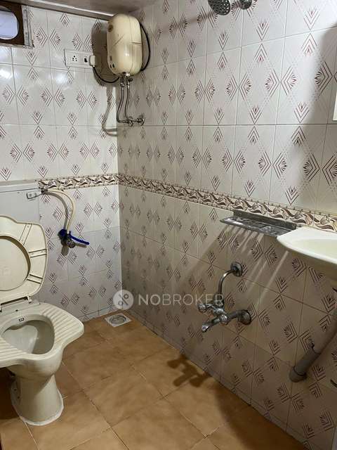 3 BHK Flat In Ak Chambers For Sale  In Masjid Bandar