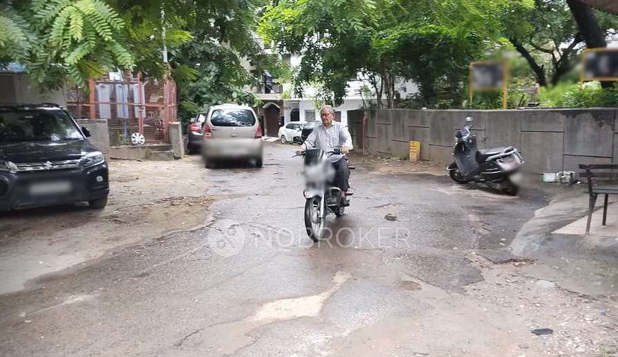Shop in Vasanth Vihar, Delhi for sale 