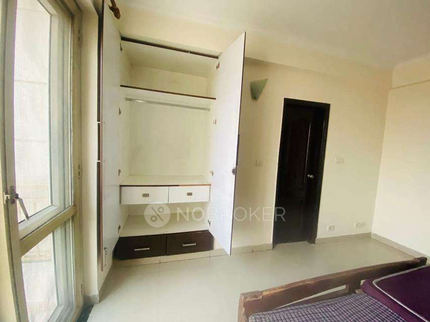 Single Room for Female In 3 BHK  In Jmd Garden In Sector 33, Gurgaon