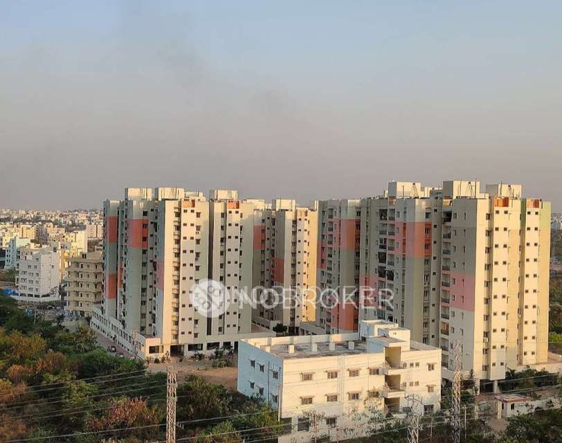 Single Room for Female In 3 BHK  In Sampoornam In  Kukatpally