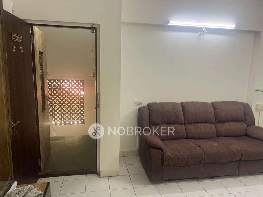 2 BHK Flat In Govardhan Baug Apartment For Sale  In Matunga West