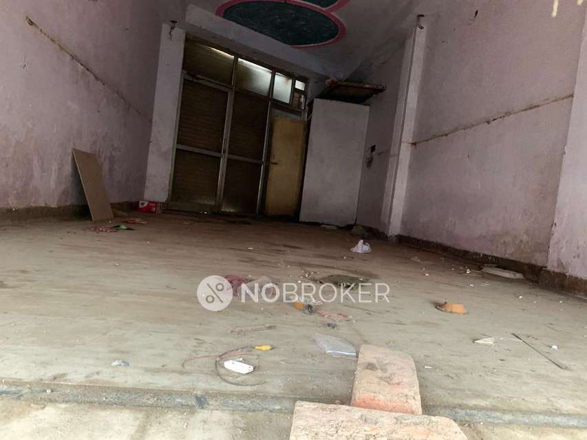 Shop in  Dlf Ankur Vihar, Ghaziabad for Rent 