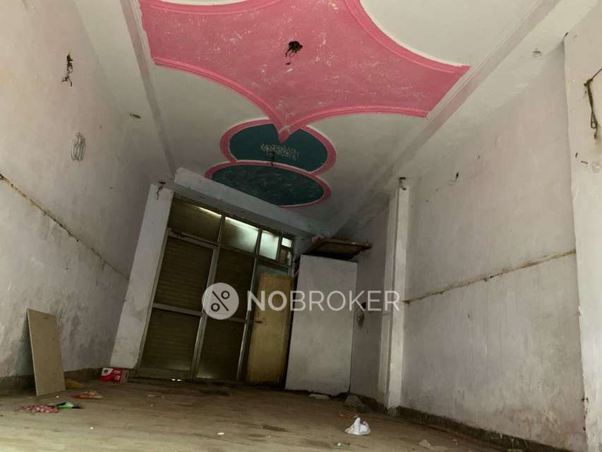 Shop in  Dlf Ankur Vihar, Ghaziabad for Rent 