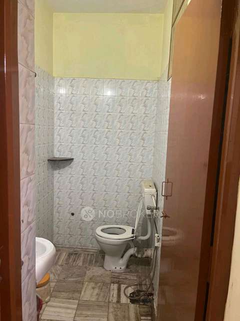 2 BHK Flat In Anna Malai Apartment For Sale  In Vengeeswarar Nagar, Kodambakkam