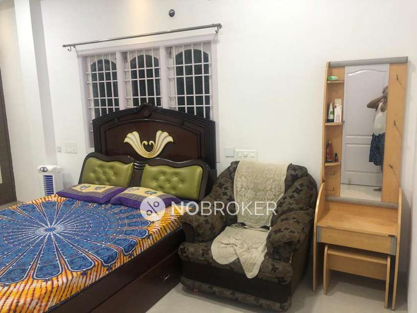 4 BHK Flat In Radha Krishnan Apartment  For Sale  In Valasaravakkam