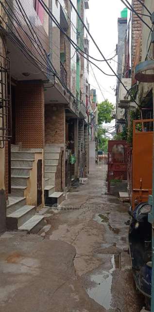 4+ BHK Flat For Sale  In J Block Mangolpuri