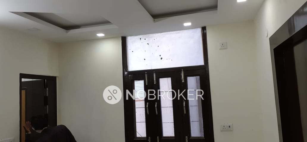 2 BHK Flat In Standalone Building  For Sale  In Pitam Pura