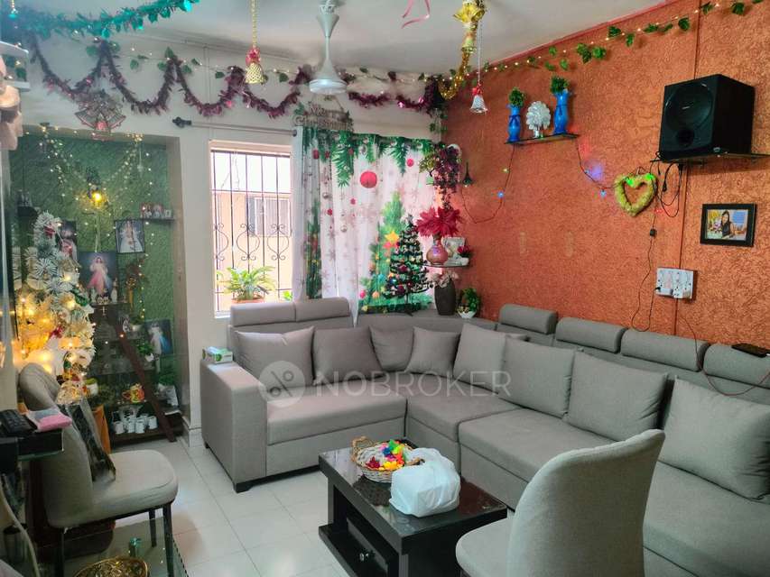 Single Room for Female In 1 BHK  In Durvankur Society In Kharadi