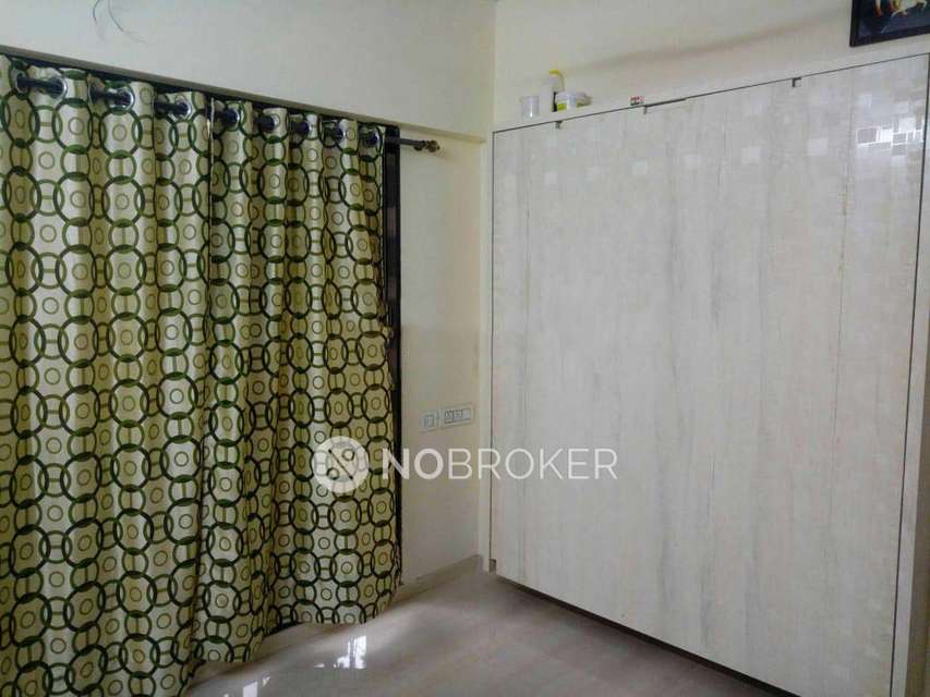 2 BHK Flat In Ratnadeep Chs For Sale  In Tilak Nagar Post Office