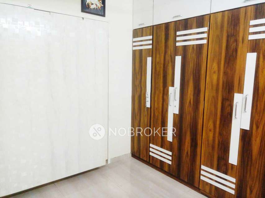 2 BHK Flat In Ratnadeep Chs For Sale  In Tilak Nagar Post Office