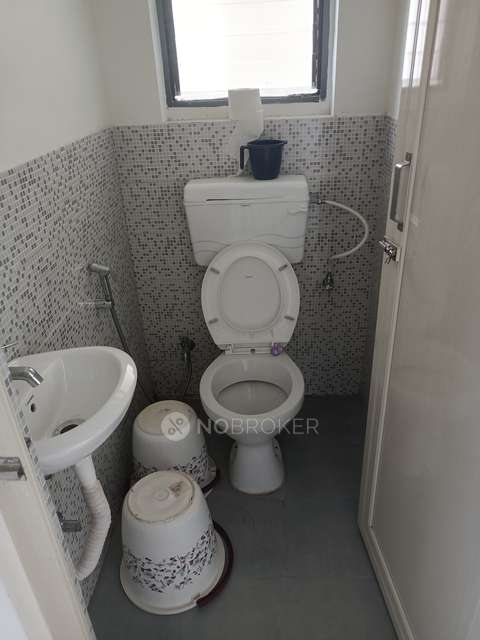 1 BHK Flat In Peninsula Address One for Rent  In Gahunje