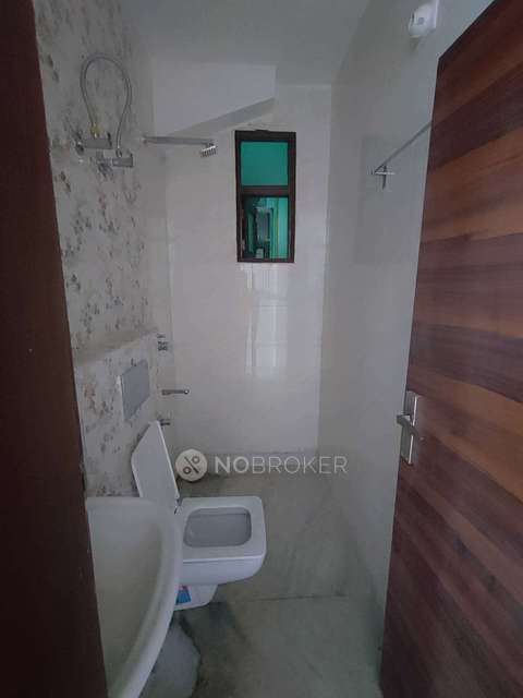 2 BHK Flat In Prabal Mansion  For Sale  In Pandav Nagar