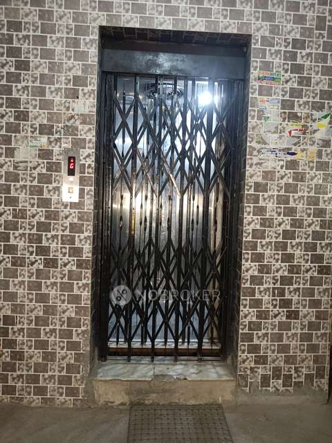2 BHK Flat In Singhal Arcade For Sale  In Peerzadiguda
