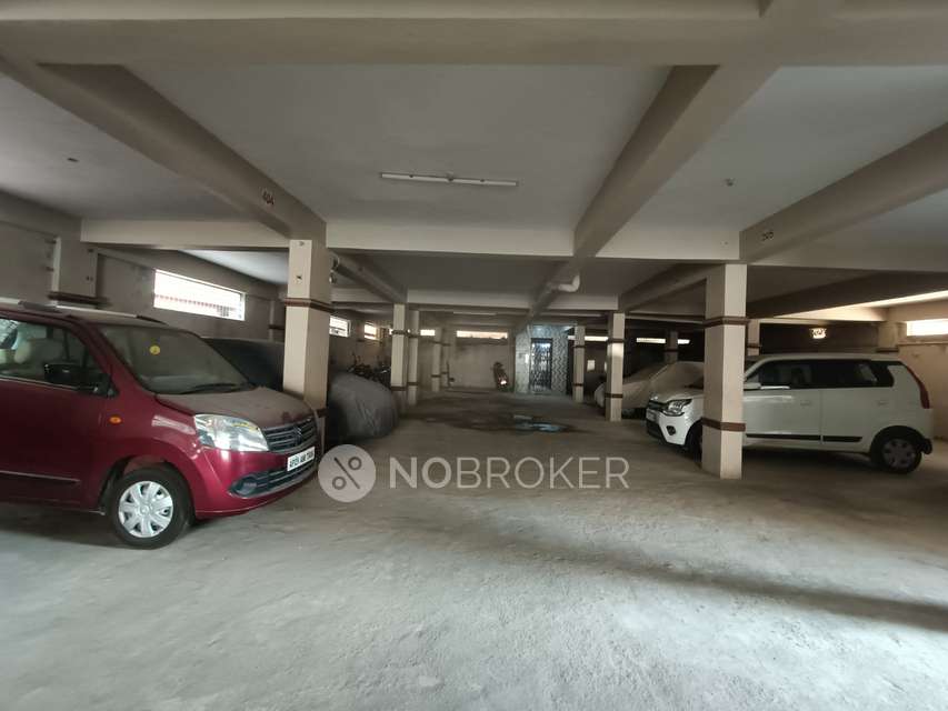 2 BHK Flat In Singhal Arcade For Sale  In Peerzadiguda