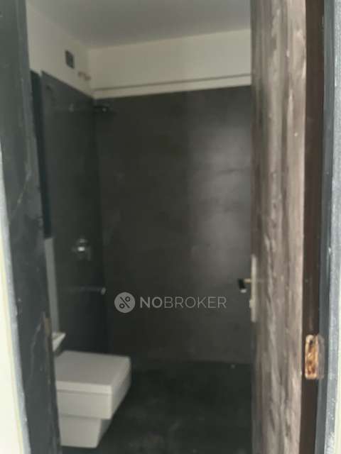 1 BHK Flat In Tower 28 For Sale  In Malad 