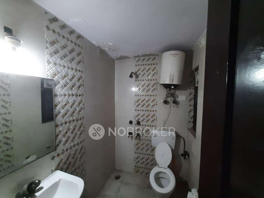 2 BHK Flat In Rail Vihar For Sale  In Sector 33