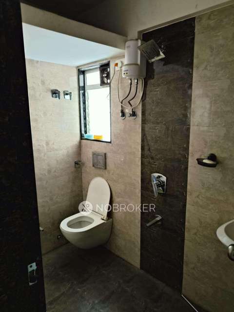 2 BHK Flat In Veena Senterio For Sale  In  Chembur