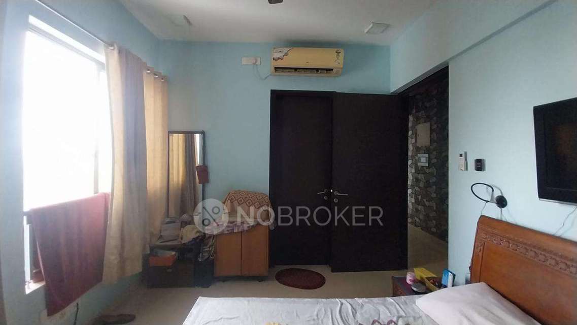 3 BHK Flat In Lodha Luxuria For Sale  In Thane West