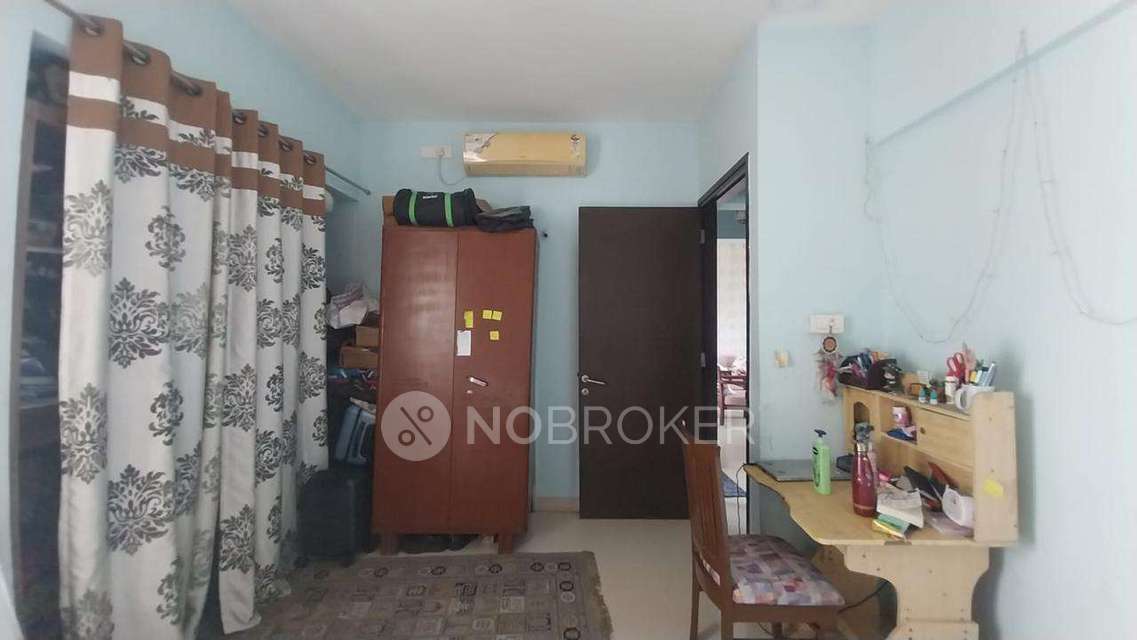 3 BHK Flat In Lodha Luxuria For Sale  In Thane West