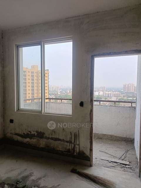 4 BHK Flat In Sare Homes Crescent Parc Petioles For Sale  In  Sector 92