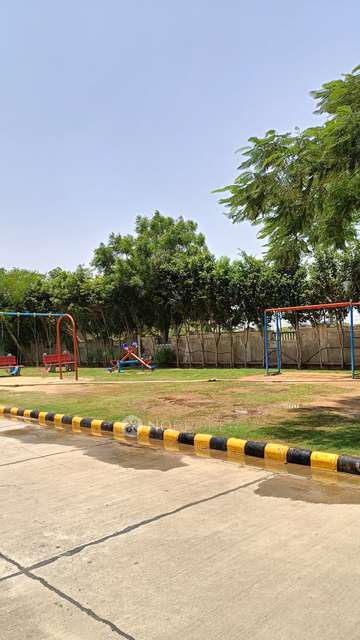 4 BHK Flat In Sare Homes Crescent Parc Petioles For Sale  In  Sector 92