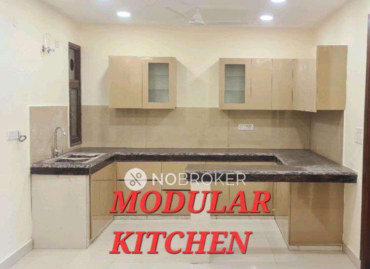 Adarsh nagar Sector 12 Rent WITHOUT BROKERAGE Semifurnished 3 BHK