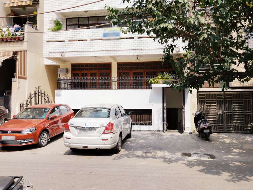 Godown/Warehouse in  Lajpat Nagar, Delhi for sale 