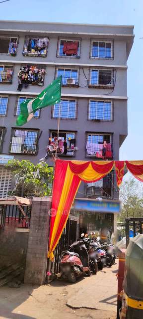 1 BHK Flat In Sra Building For Sale  In Ghatkopar West