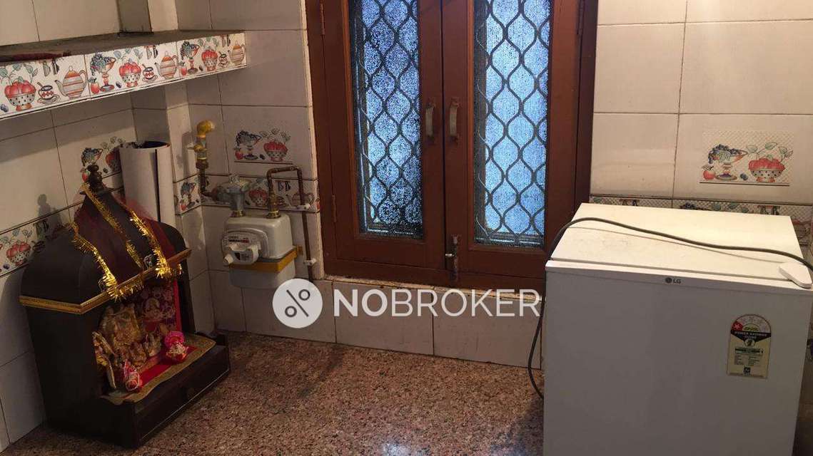 1 BHK Flat In Standalone Building  for Rent  In  Paschim Puri