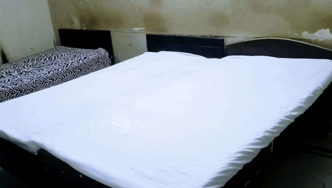 PG for Boys in Sector 12