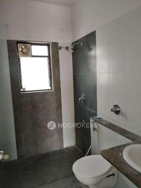 2 BHK Flat In Kalpataru Serenity For Sale  In Manjri Bk