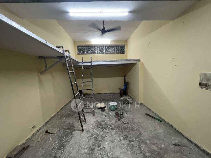 Shop in East Of Kailash, Delhi for Rent 