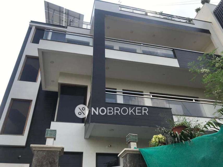 4 BHK Flat In Standalone for Rent  In Sector  52