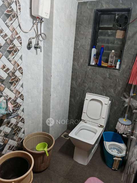 2 BHK Flat In Shri Siddhivinayak Chsl, Kandivali West For Sale  In Kandivali West
