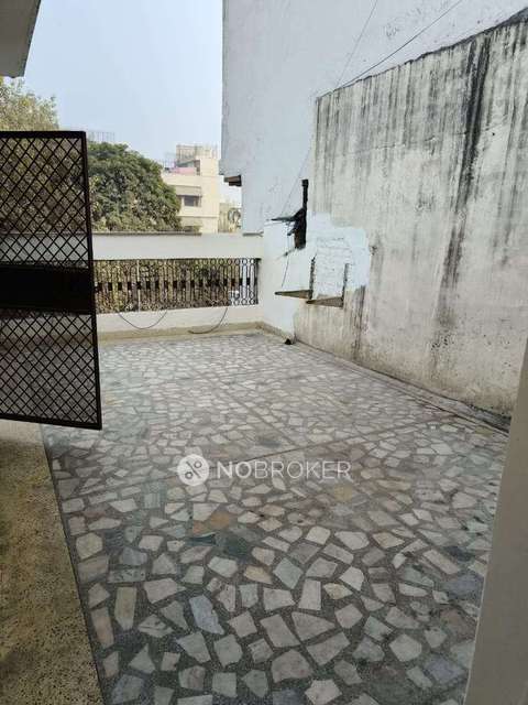 1 RK Flat for Rent  In Mukherjee Nagar,