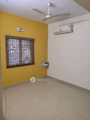 2 BHK Flat In Balaji Apartment For Sale  In Perumbakkam
