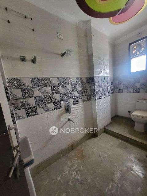 4+ BHK Flat In Standalone Building  For Sale  In Yamuna Vihar